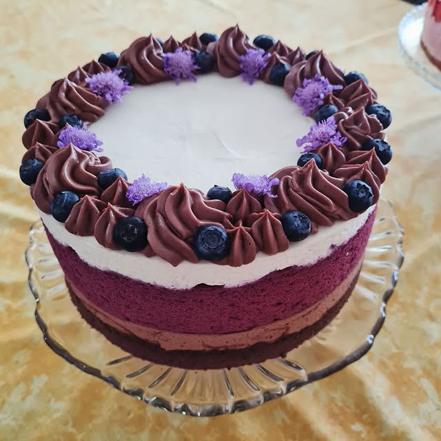 Borovničevo-čokoladna torta